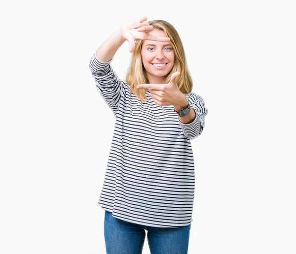 Mooie Jonge Vrouw Strepen Trui Dragen Geïsoleerde Achtergrond Glimlachend Maken — Stockfoto