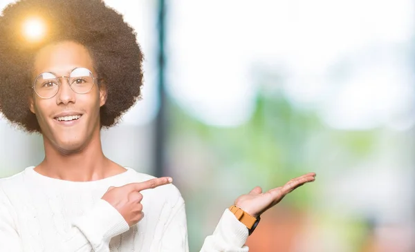 Young African American Man Afro Hair Wearing Glasses Amazed Smiling — Stock Photo, Image