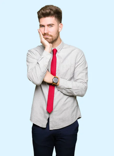 Joven Hombre Negocios Guapo Pensando Que Cansado Aburrido Con Problemas —  Fotos de Stock