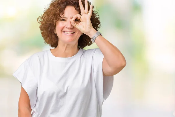 Hermosa Mujer Mediana Edad Ager Vistiendo Una Camiseta Blanca Sobre — Foto de Stock