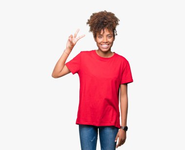 Gösterilen ve parmakları ile işaret izole arka plan güzel genç Afro-Amerikan kadın ikincisi ise kendinden emin ve mutlu gülümseyerek.