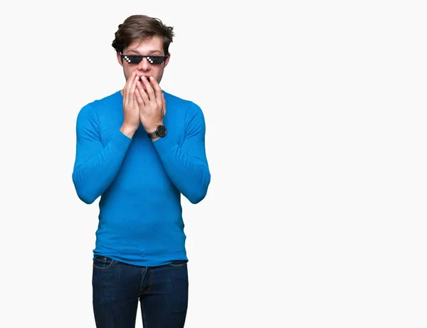 Junger Mann Mit Lustiger Schläger Schwimmbrille Über Isoliertem Hintergrund Schockiert — Stockfoto