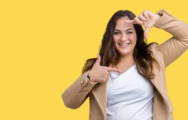 Mulher Bonita Size Jovem Vestindo Casaco Inverno Sobre Fundo Isolado — Fotografia de Stock