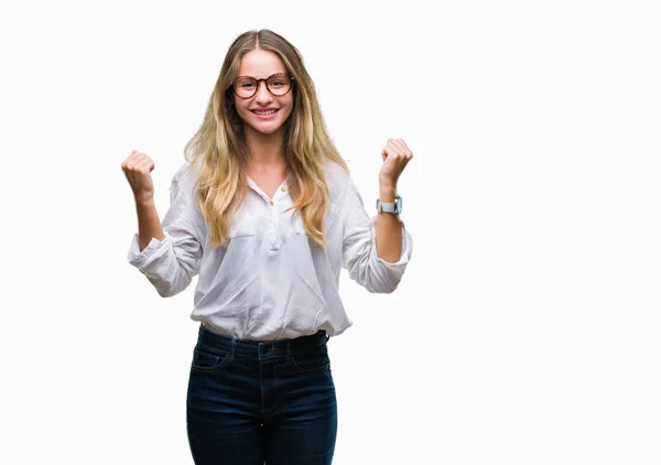 Ung Vacker Blond Affärskvinna Glasögon Över Isolerade Bakgrund Firar Överraskad — Stockfoto