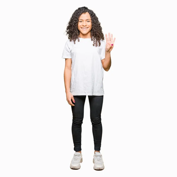 Młoda Piękna Kobieta Kręconymi Włosami Biały Shirt Pokazując Skierowaną Górę — Zdjęcie stockowe
