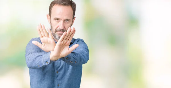 Stilig Medelåldern Eleganta Senior Mannen Över Isolerade Bakgrund Avvisande Uttryck — Stockfoto