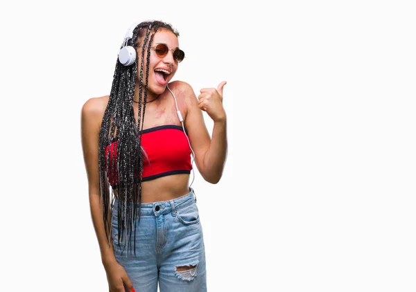 Cabelo Trançado Jovem Afro Americano Com Marca Nascimento Usando Fones — Fotografia de Stock