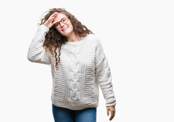 Linda Morena Cabelo Encaracolado Menina Vestindo Camisola Inverno Sobre Fundo — Fotografia de Stock