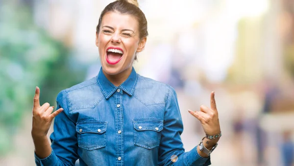 Jeune Belle Femme Sur Fond Isolé Criant Avec Une Expression — Photo