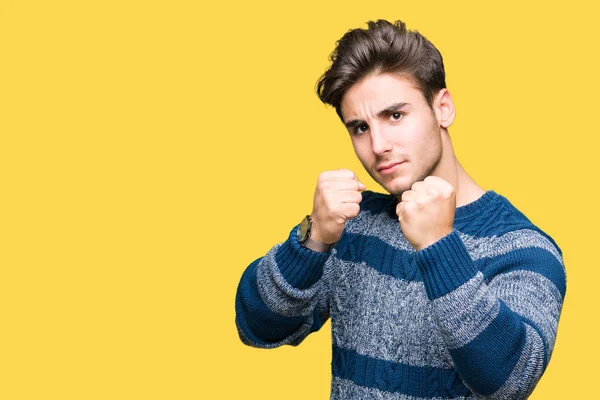 Jovem Homem Bonito Sobre Fundo Isolado Pronto Para Lutar Com — Fotografia de Stock