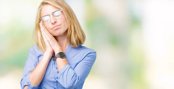 Hermosa Joven Mujer Negocios Sobre Fondo Aislado Durmiendo Cansado Soñando — Foto de Stock