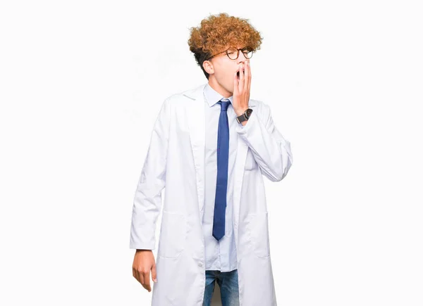 Mladý Vědec Pohledný Muž Nosíš Brýle Nudit Zívání Únava Krycí — Stock fotografie
