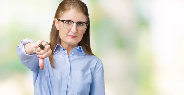 Mulher Negócios Madura Meia Idade Bonita Usando Óculos Sobre Fundo — Fotografia de Stock