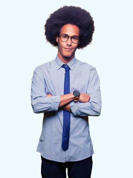 Junger Afrikanisch Amerikanischer Geschäftsmann Mit Afro Haaren Brille Fröhlichem Lächeln — Stockfoto