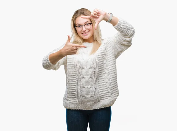 Mujer Caucásica Joven Con Gafas Sobre Fondo Aislado Sonriendo Haciendo — Foto de Stock