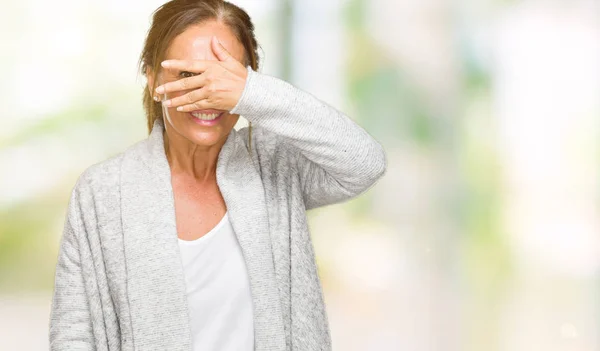 Schöne Erwachsene Frau Mittleren Alters Winterpullover Vor Isoliertem Hintergrund Die — Stockfoto