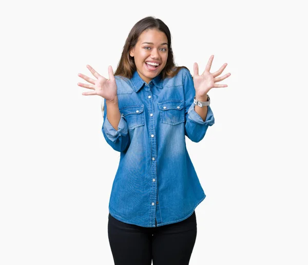 Joven Mujer Morena Hermosa Con Camisa Mezclilla Azul Sobre Fondo —  Fotos de Stock