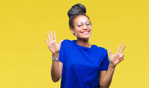 Jovem Trançado Cabelo Afro Americano Menina Vestindo Óculos Sobre Fundo — Fotografia de Stock