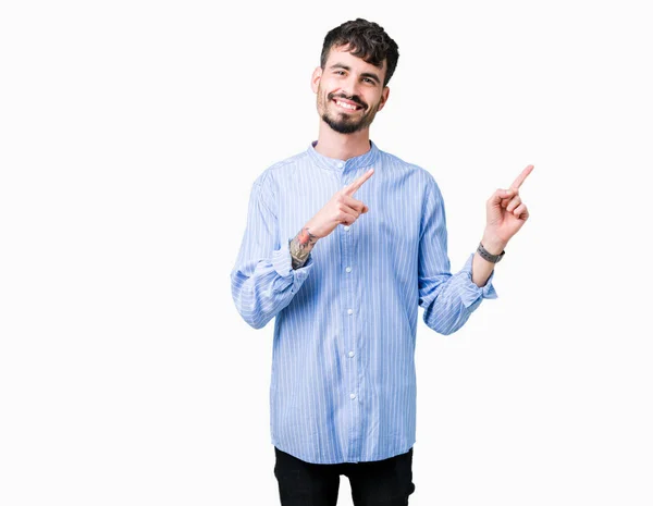 Joven Hombre Negocios Guapo Sobre Fondo Aislado Sonriendo Mirando Cámara —  Fotos de Stock