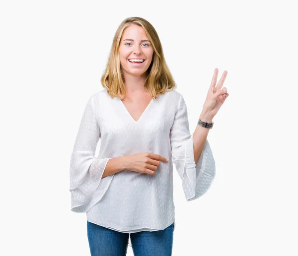 Mulher Bonita Elegante Sobre Fundo Isolado Sorrindo Com Rosto Feliz — Fotografia de Stock