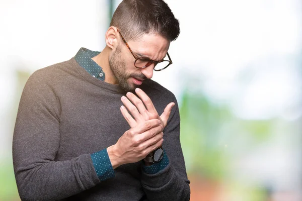 Junger Gutaussehender Mann Mit Brille Über Isoliertem Hintergrund Der Schmerzen — Stockfoto