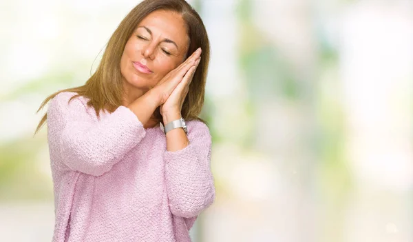 Hermosa Mujer Adulta Mediana Edad Con Suéter Invierno Sobre Fondo —  Fotos de Stock