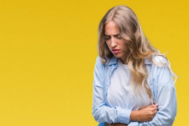 Güzel genç sarışın kadın izole mide üzerinde el ile arka plan çünkü mide bulantısı, ağrılı hastalık hasta hissediyor. Ağrısı kavramı.