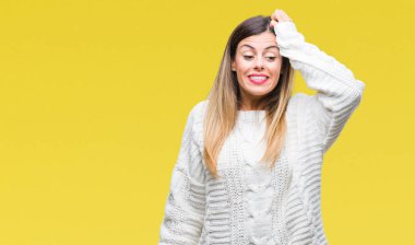 Genç güzel kadın rahat beyaz kazak izole arka plan üzerinde yanıltır ve soru hakkında merak ediyorum. Şüphe, kafasına el ile düşünme ile belirsiz. Dalgın kavramı.