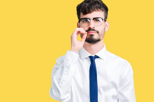 Jovem Homem Negócios Bonito Usando Óculos Sobre Fundo Isolado Boca — Fotografia de Stock