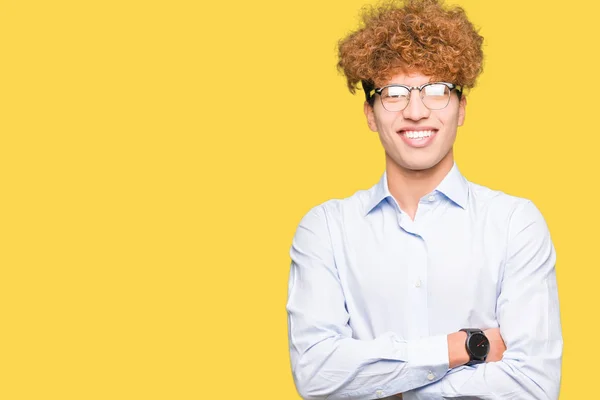 Pemuda Tampan Pria Bisnis Dengan Afro Mengenakan Kacamata Wajah Bahagia — Stok Foto
