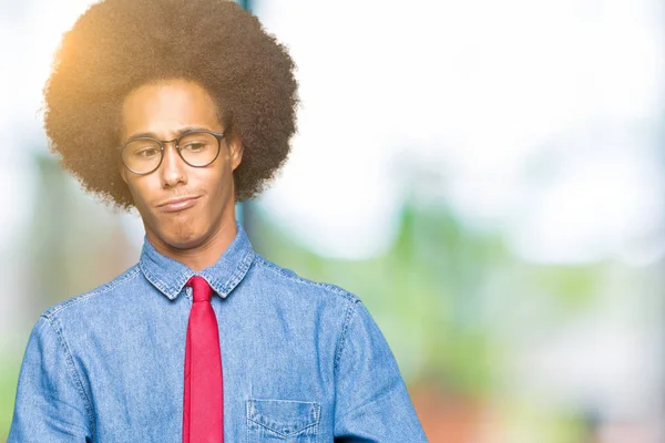 Mladí Africké Americké Obchodní Muž Afro Vlasy Nosí Brýle Červená — Stock fotografie