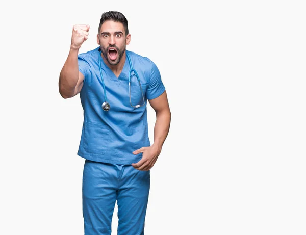 Pohledný Mladý Lékař Chirurg Muž Nad Izolované Pozadí Vztek Šílený — Stock fotografie
