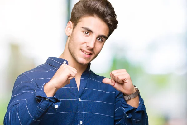 Jovem Homem Bonito Vestindo Camisa Marinha Sobre Fundo Isolado Olhando — Fotografia de Stock