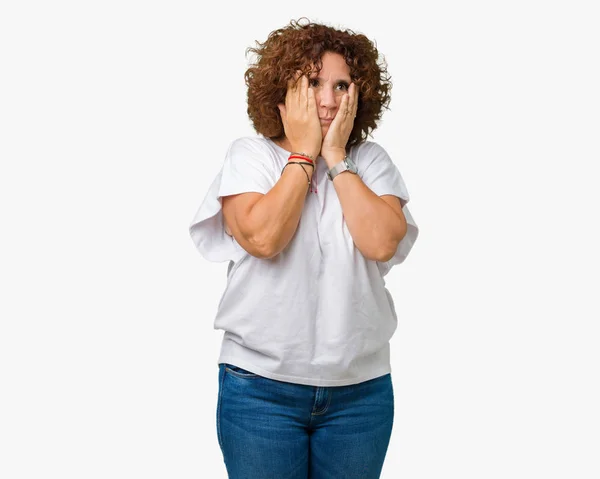 Schöne Seniorin Mittleren Alters Trägt Weißes Shirt Über Isoliertem Hintergrund — Stockfoto