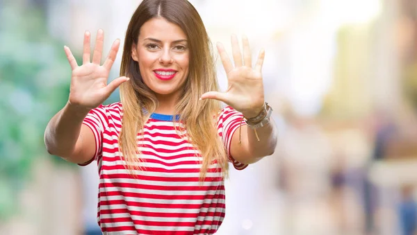 Jeune Belle Femme Look Décontracté Sur Fond Isolé Montrant Pointant — Photo