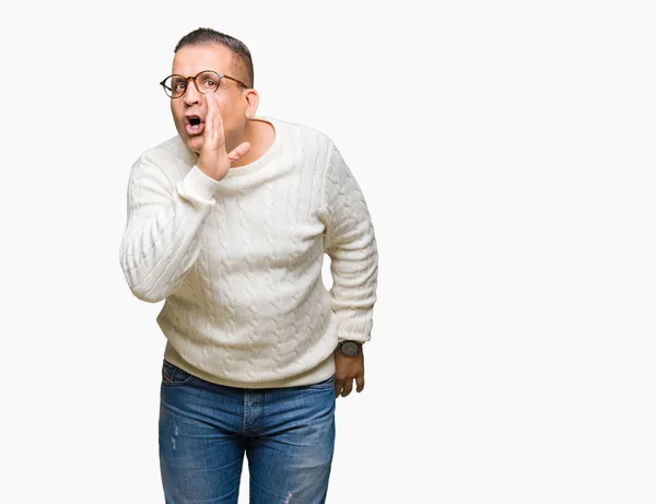 Medelåldern Arabisk Man Glasögon Över Isolerade Bakgrund Handen Munnen Säger — Stockfoto