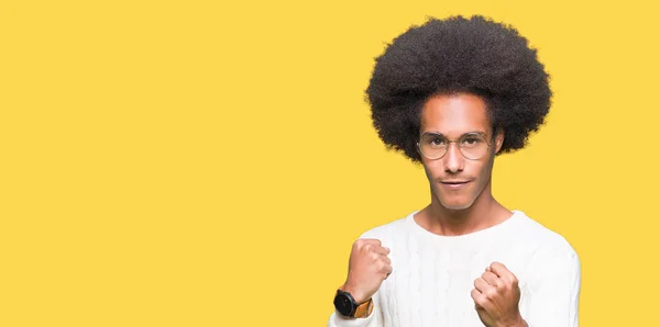 Unga Afroamerikanska Man Med Afro Hår Glasögon Redo För Att — Stockfoto