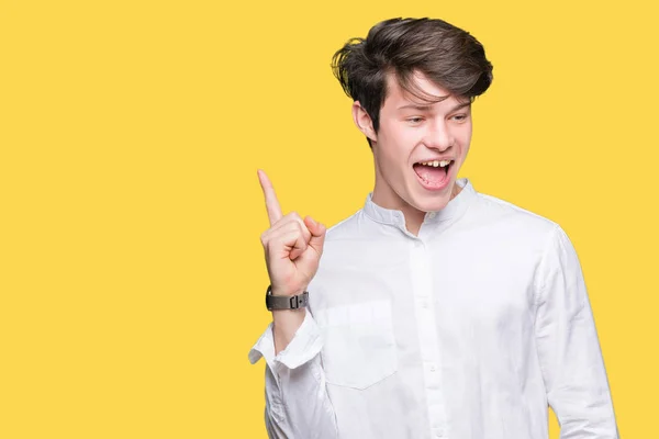 Jovem Homem Negócios Bonito Sobre Fundo Isolado Com Grande Sorriso — Fotografia de Stock