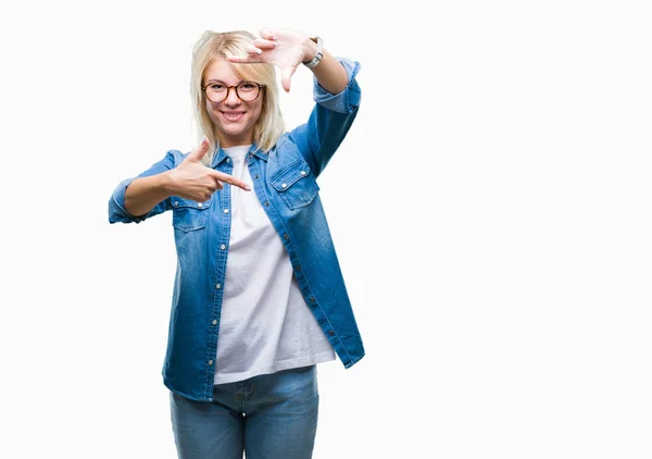 Jovem Bela Mulher Loira Vestindo Óculos Sobre Fundo Isolado Sorrindo — Fotografia de Stock