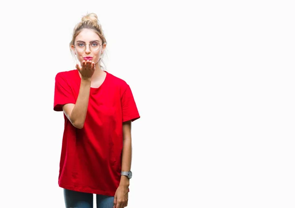 Jovem Mulher Loira Bonita Vestindo Camiseta Vermelha Óculos Sobre Fundo — Fotografia de Stock