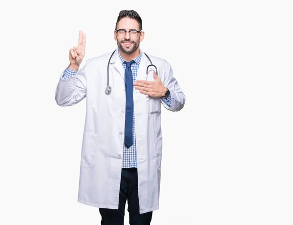 Yakışıklı Genç Doktor Adam Izole Arka Plan Swearing Göğüs Parmaklar — Stok fotoğraf