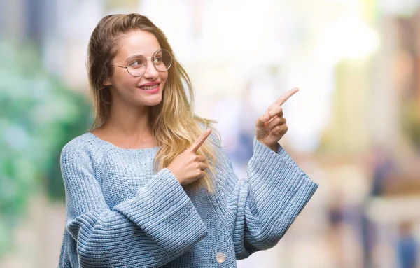 Junge Schöne Blonde Frau Die Pullover Und Brille Über Isoliertem — Stockfoto