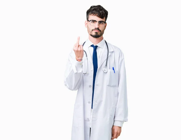 Junger Arzt Trägt Krankenhausmantel Über Isoliertem Hintergrund Und Zeigt Mittelfinger — Stockfoto