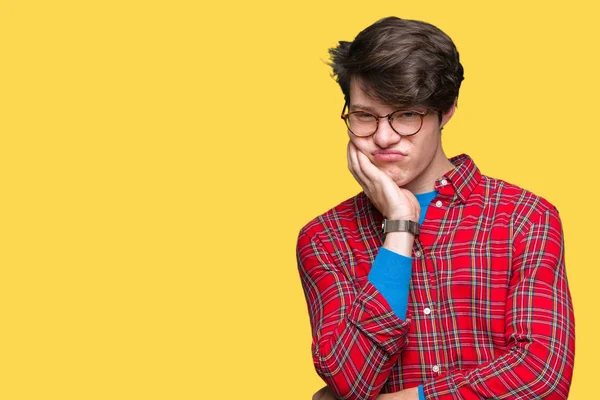 Junger Gutaussehender Mann Mit Brille Vor Isoliertem Hintergrund Der Müde — Stockfoto