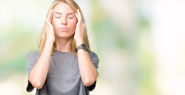 Schöne Junge Frau Trägt Übergroße Lässige Shirt Über Isoliertem Hintergrund — Stockfoto