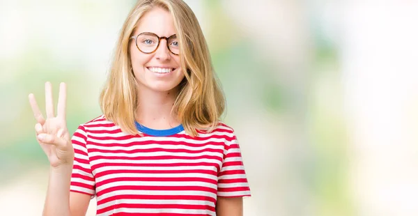 Hermosa Joven Con Gafas Sobre Fondo Aislado Mostrando Señalando Hacia —  Fotos de Stock