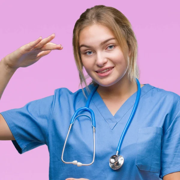 Vrouw Van Jonge Kaukasische Dokter Chirurg Uniform Dragen Geïsoleerd Achtergrond — Stockfoto