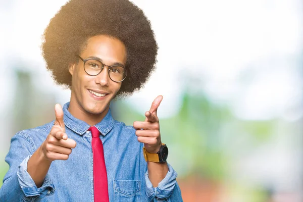 Giovane Uomo Affari Afro Americano Con Capelli Afro Che Indossa — Foto Stock