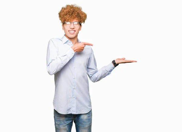 Jeune Homme Affaires Beau Avec Des Lunettes Afro Étonné Souriant — Photo