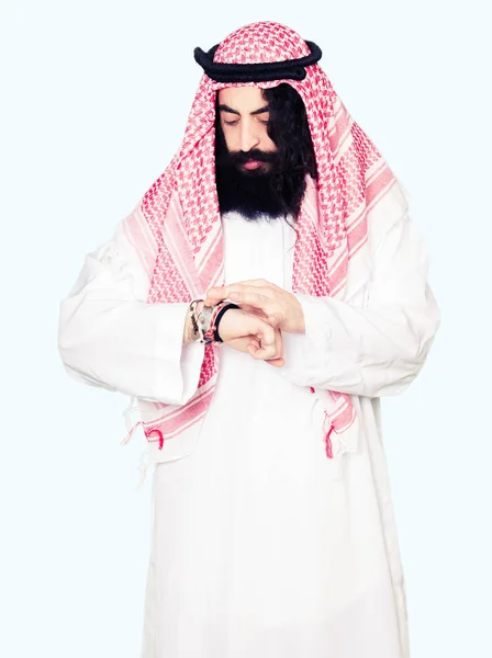 Аравійська Ділова Людина Довгим Волоссям Носять Традиційні Keffiyeh Шарф Розрахунковий — стокове фото
